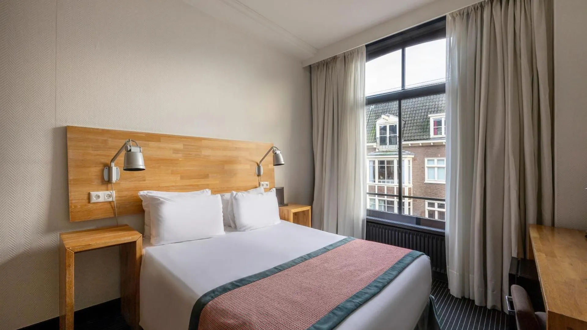 Catalonia Vondel Amsterdam location